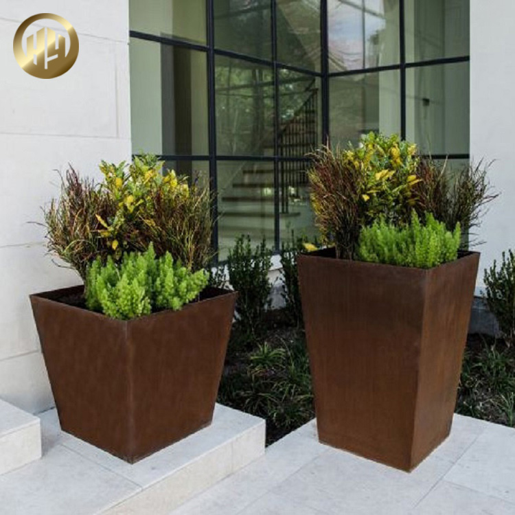 Corten Steel Rusty Treatment Pyramid Metal Decoration Flower Planter