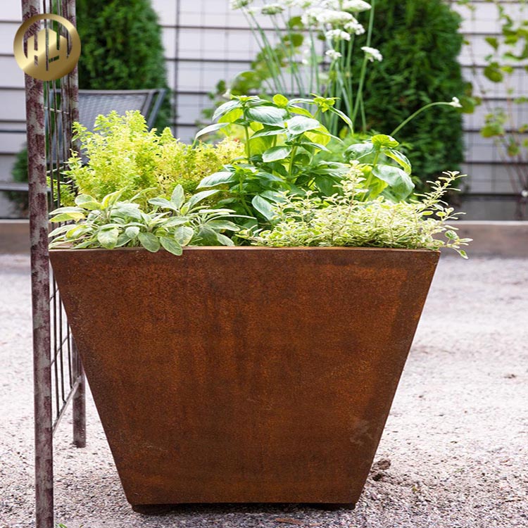 Corten Steel Rusty Treatment Pyramid Metal Decoration Flower Planter
